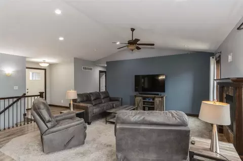 1902 Hoover Trail Cir SW, Cedar Rapids, IA 52404