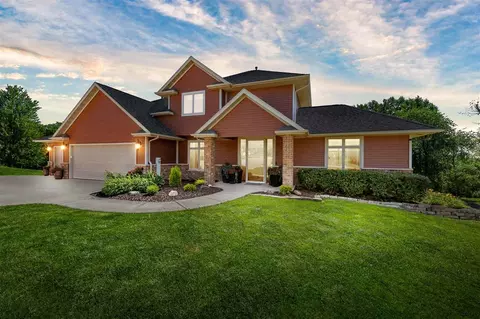 2488 Robbins Ct, Washington, IA 52353