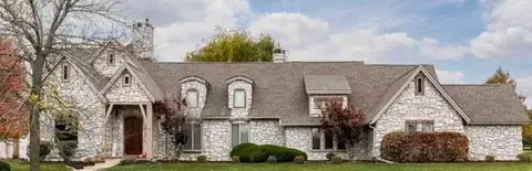 16 Burr Oak Ct, Iowa City, IA 52246