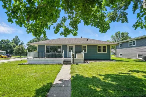 618 E 4th St, West Liberty, IA 52776