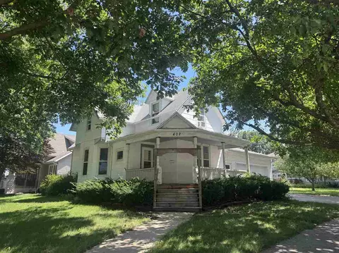 402 E Jefferson St, Washington, IA 52353