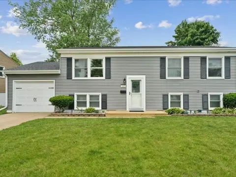 440 Mayberry Dr NW, Cedar Rapids, IA 52405