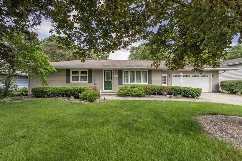 742 S 10th Ave, Washington, IA 52353