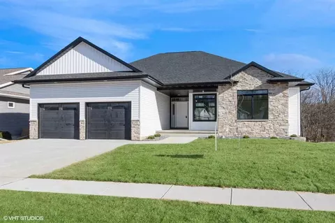 272 Chadwick Ln, Iowa City, IA 52245