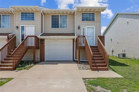1425 Easton Ln, North Liberty, IA 52317