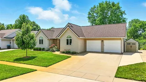 65 Williams Cir, Hills, IA 52235