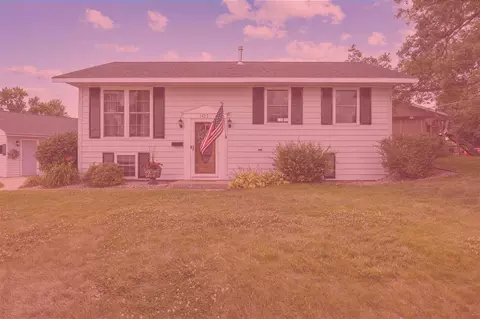 1427 Pawnee Dr, Cedar Rapids, IA 52405