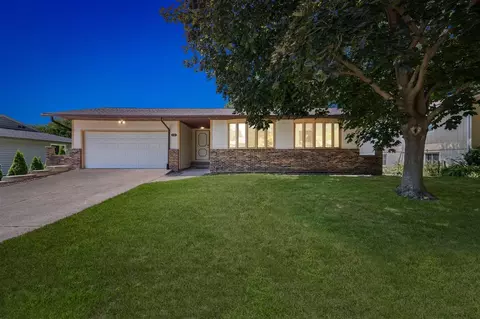 1131 Penkridge Dr, Iowa City, IA 52246