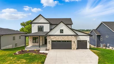 702 Beck Dr, Solon, IA 52333