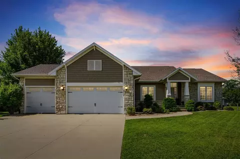 5512 NE Black Oak Dr, Cedar Rapids, IA 52411