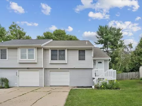 2007 S Ridge Dr, Coralville, IA 52241