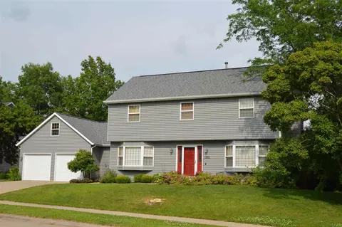 1382 Santa Fe Dr, Iowa City, IA 52246