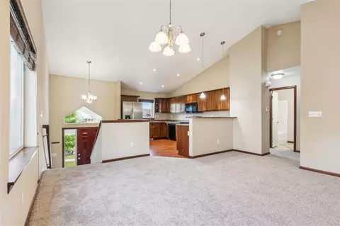 289 Hickory Ct, Tiffin, IA 52340