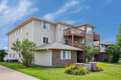 613 Kimberlite St, Tiffin, IA 52340
