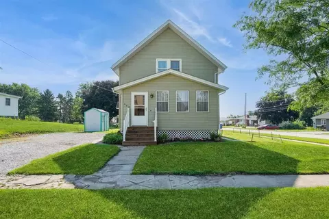 609 Franklin St, Williamsburg, IA 52361