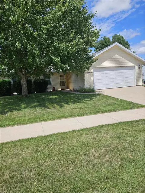 480 Maddie Ln, Tiffin, IA 52340