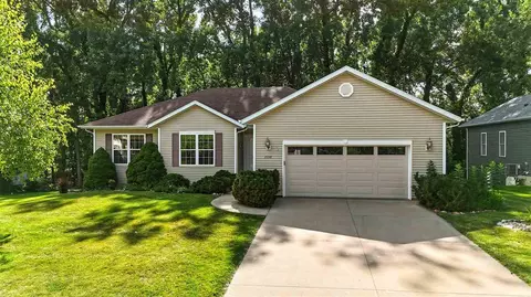 2336 N Ridge Dr, Coralville, IA 52241