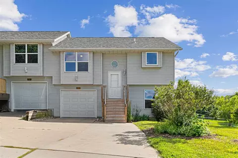 1361 Ozark Rdg, Coralville, IA 52241