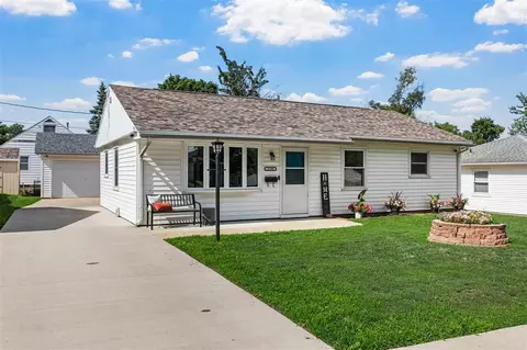 1140 31st St NE, Cedar Rapids, IA 52402