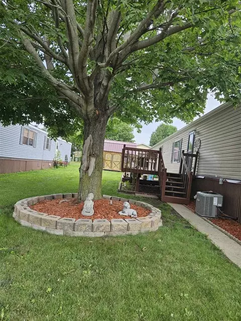 17 Summary St, Iowa City, IA 52240