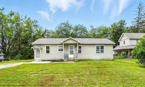 305 3rd St, Kalona, IA 52247