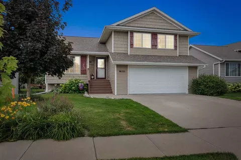 1533 Vesti Ln, Iowa City, IA 52240
