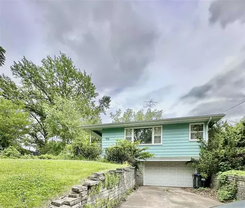 635 Whiting Ave, Iowa City, IA 52245