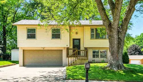 605 Wheaton Rd, Iowa City, IA 52246