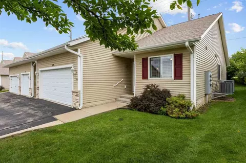 1458 Tower Ln, Cedar Rapids, IA 52402