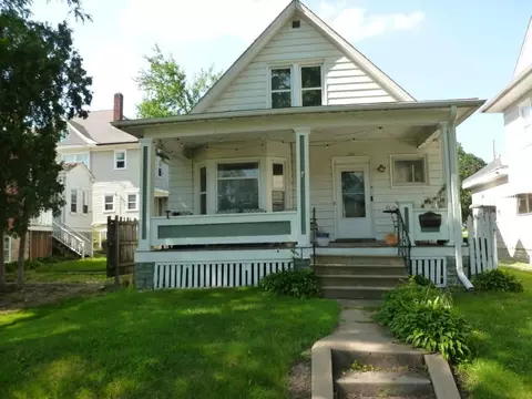 610 Iowa Ave, Iowa City, IA 52240