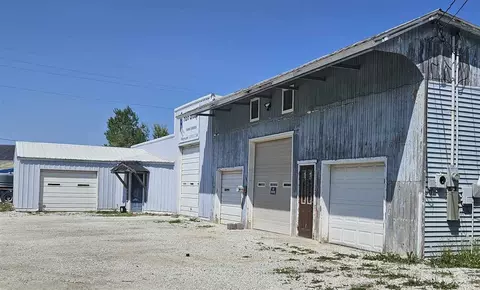 412 E 3rd St, Washington, IA 52353 photo 3
