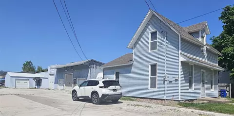 412 E 3rd St, Washington, IA 52353