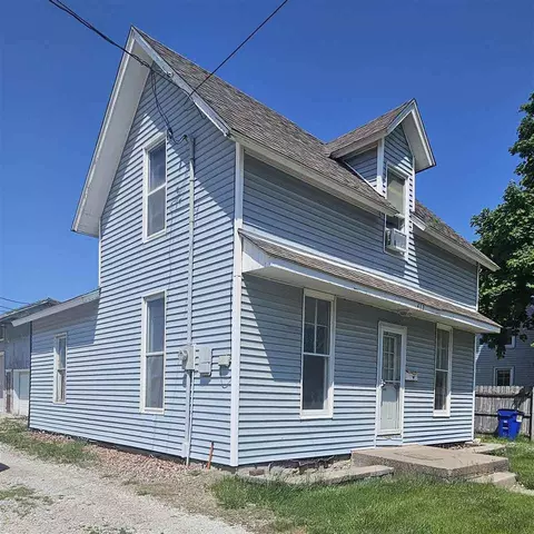 412 E 3rd St, Washington, IA 52353 photo 2
