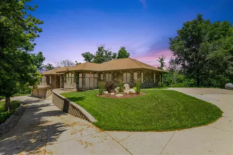 3140 Carroll Dr SE, Cedar Rapids, IA 52403