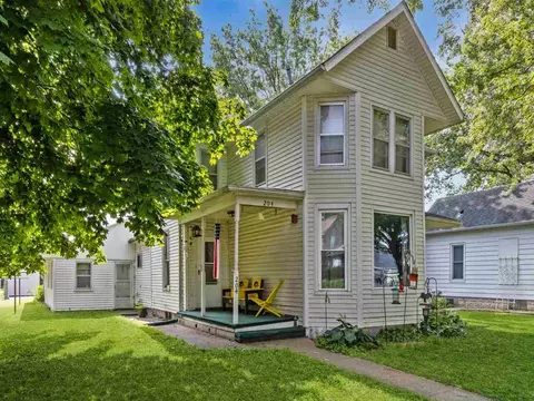 204 S S Ctr, St, IA 52755