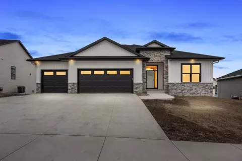 620 Rock Ridge Rd, Tiffin, IA 52340