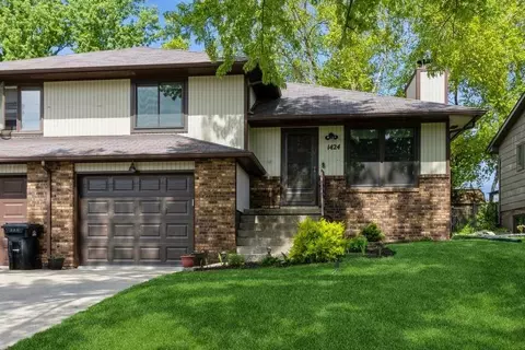 1424 Eastview Dr, Coralville, IA 52241
