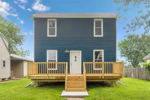 610 W 4th St, Tipton, IA 52772