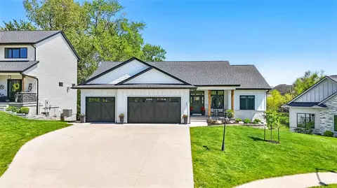 2917 Pine Hill Trce, Coralville, IA 52241