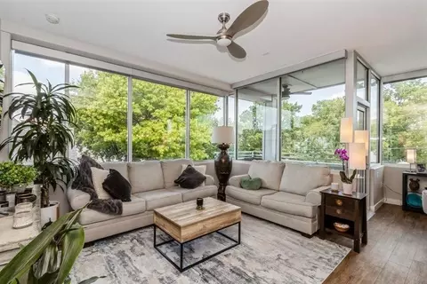 275 N Linn St, Iowa City, IA 52245