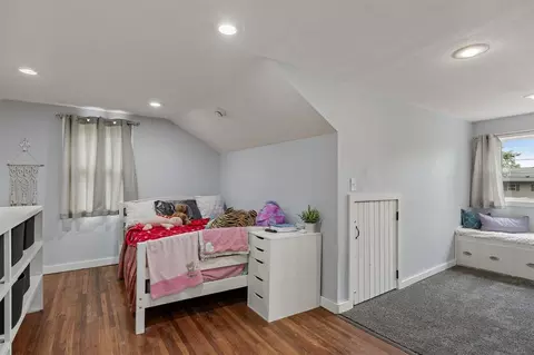Bedroom - 505 E 2nd St, Vinton, IA 52349 photo 2 of 4