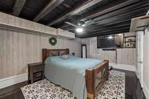 Bedroom - 505 E 2nd St, Vinton, IA 52349 photo 3 of 4