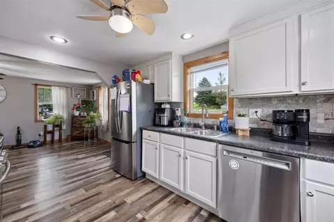 Kitchen - 505 E 2nd St, Vinton, IA 52349 photo 3 of 4