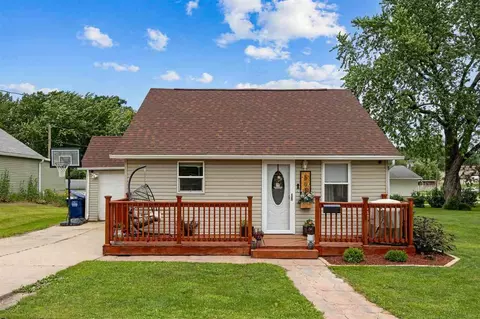 505 E 2nd St, Vinton, IA 52349