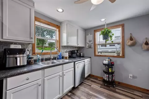 Kitchen - 505 E 2nd St, Vinton, IA 52349 photo 2 of 4