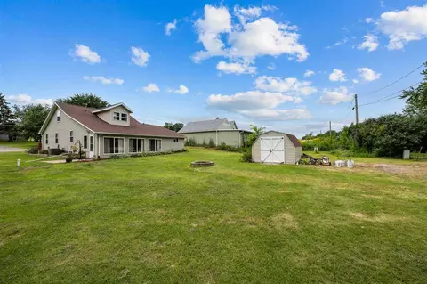 Exterior - 505 E 2nd St, Vinton, IA 52349 photo 6 of 7