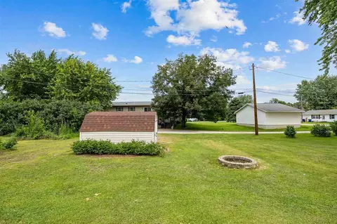 Exterior - 505 E 2nd St, Vinton, IA 52349 photo 5 of 7