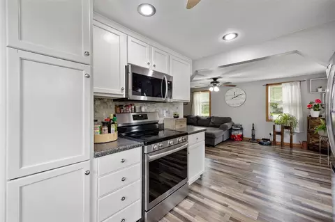 Kitchen - 505 E 2nd St, Vinton, IA 52349 photo 4 of 4