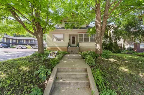 1036 E Court St, Iowa City, IA 52240