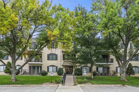 2135 1st Ave SE #215, Cedar Rapids, IA 52402